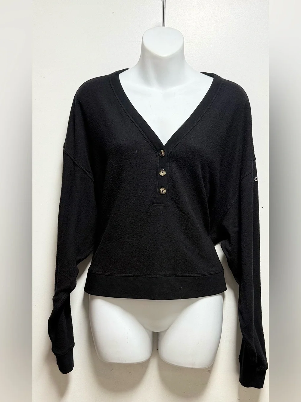 ALO Yoga Black Henley Pullover Cropped Sweatshirt Sz M